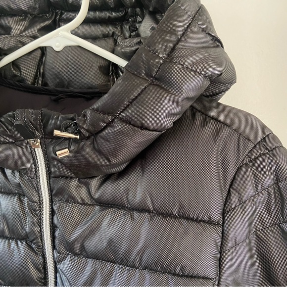 Point Zero packable jacket with hood - Picture 7 of 9